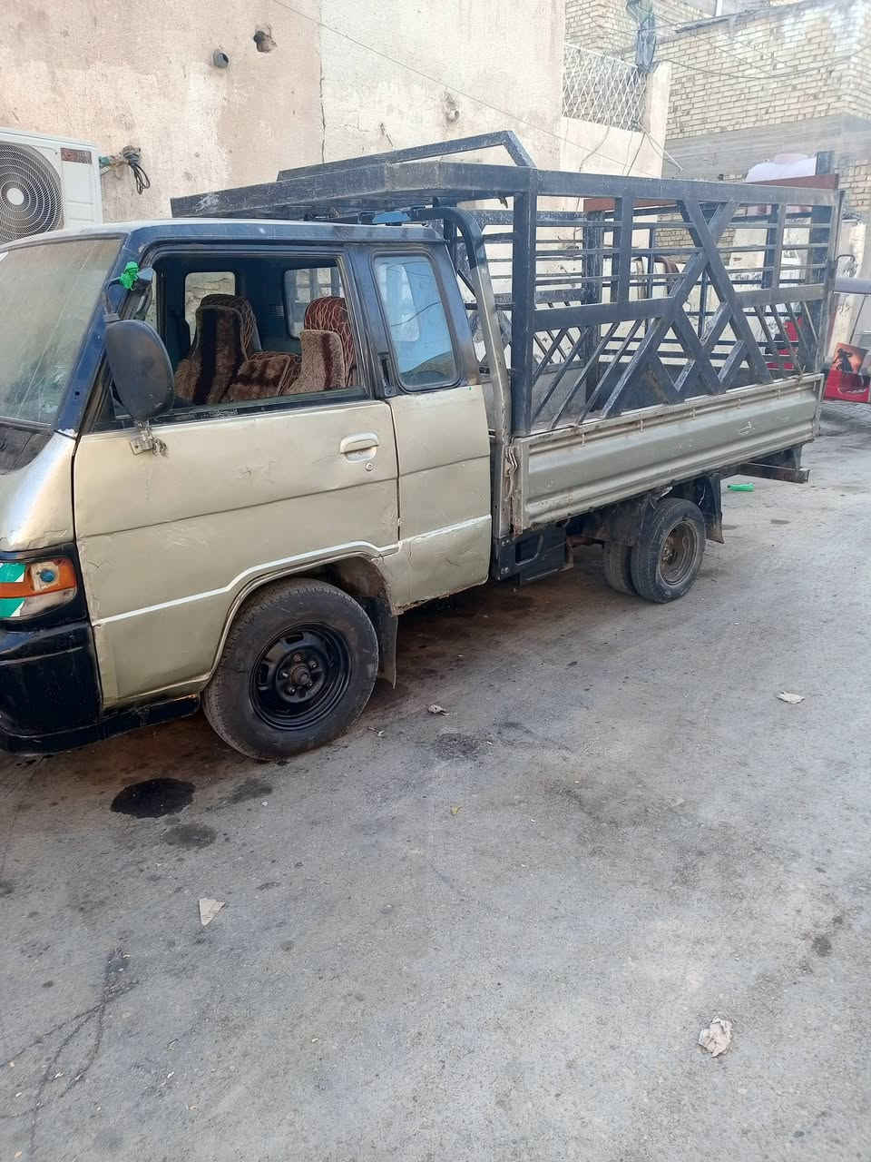 السلام عليكم بيع سيار نوع كيا حمل موديل 1994سعر 20ستفار على رقم النعون وسط ***********
