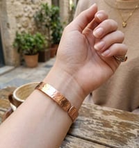 سوار نحاسي • صناعة يدوية • تفريغ شحنات