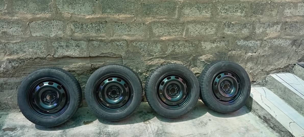 ویلانە عادیە بوسکودە دەبیت تایەکانی 100/85\90خاوینە سەعڕی 180ههزاڕە
***********
