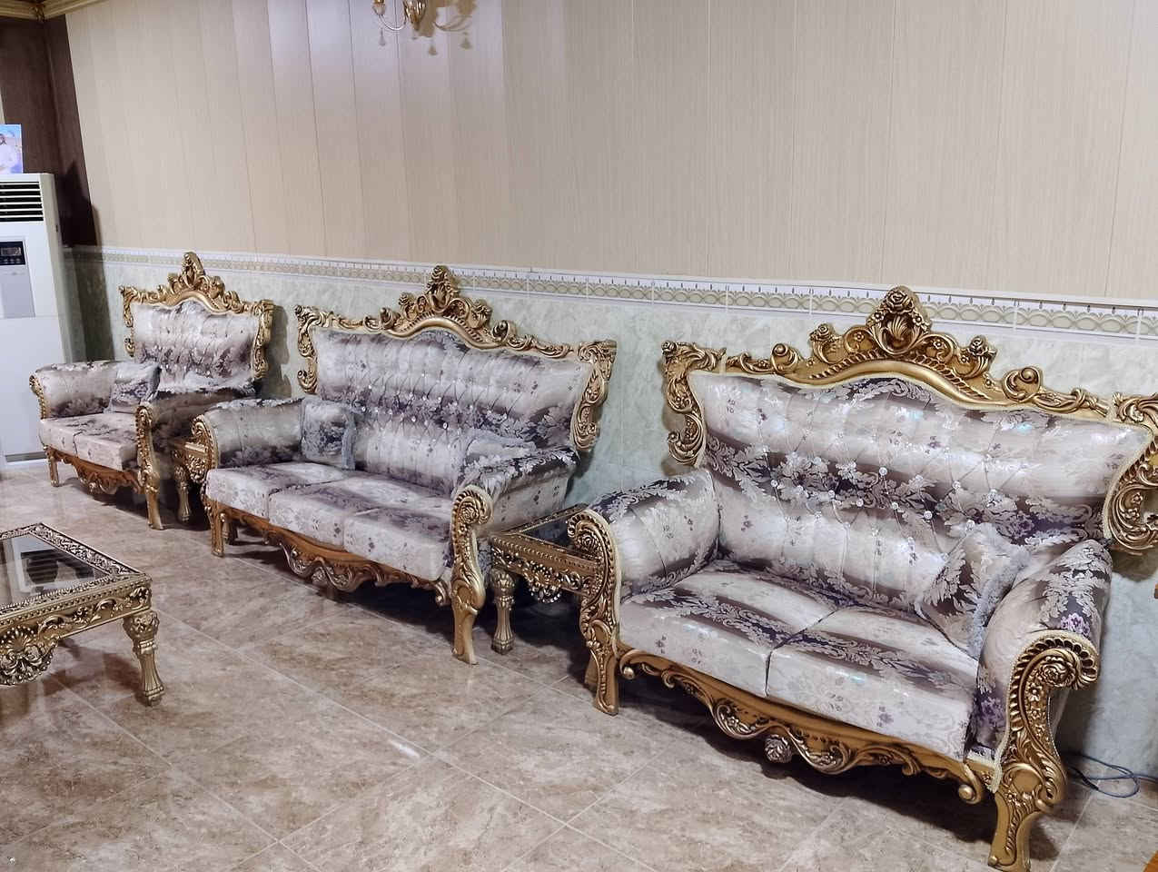 سلام عليكم للبيع تخم ونص 15 مقعد استعمال قليل نظافة 95%مع 4 طبلات صغيرة ووحدة جبيرة سعرة  ٩٥٠ الف المكان الرمادي ***********
