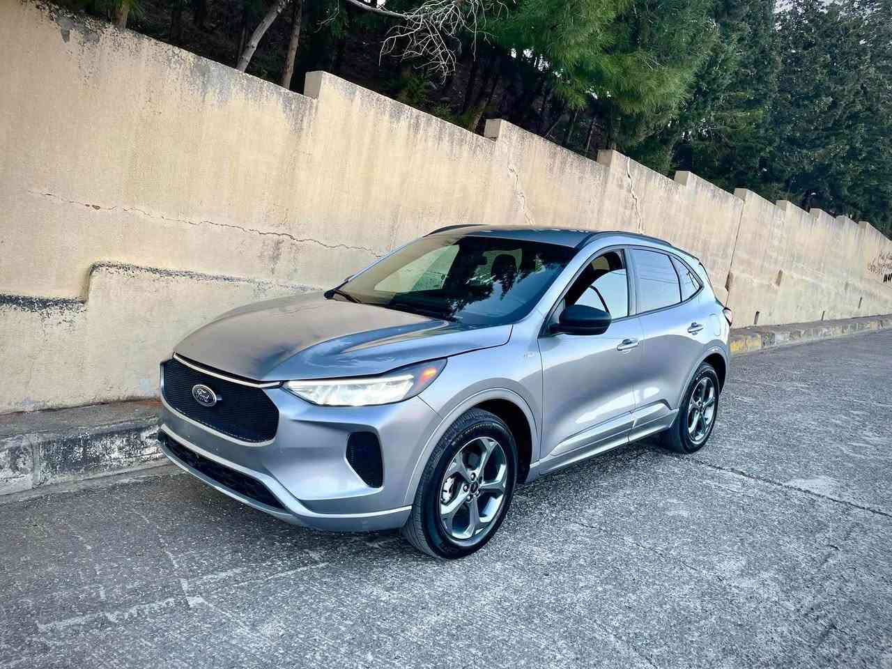 ⸻***********

🔥 Ford Escape ST-Line 2023 AWD Full Option 🔥

🤍 ڕەنگ: سلڤر
📅 مۆدێل: 2023
🛣️ ڕۆیشتوو: 34 هەزار

✅ ST-Line فۆڵ موسەفات
✅ مۆتۆری 1.5L EcoBoost Turbo
✅ AWD (دەبل ئەکسڵ)
✅ گێچی ئەلیکترۆنی
✅ شاشەی گەورە
✅ Auto Start/Stop
✅ Auto Hold
✅ لایتی LED پێش و دوا + Auto Light
✅ کۆشنی هیتەر
✅ سوکانی هیتەر
✅ کۆشنی نیو جڵد
✅ کارپلەی (Apple CarPlay)
✅ کامێرا + ڕاداری خەتی جادە + 360 Sensor

🛠 بۆیاغ:
تەنها بۆنیت و چاملغی پێشەوەی لای شۆفێر بۆیاغ کراون، بێ ناوگرتن.

✅ ئایرباگی سوکان کراوەتەوە و سیستەمەکە بە تەواوی کار دەکات.
✅ یەک دینار مەسرەفی تێدا نییە.
✅سياره كه  ره قه م كراوه

💰 نرخ: داوای بکە لە کۆمێنت، ڕاستەوخۆ بۆت دێت. 🤖

📌 VIN:

📞 پەیوەندی:
*********** (/ WhatsApp)
***********

🚘 سەیارەیەکی خاوێن، جوان و ئامادەی بەکارهێنان رانية, السليمانية
