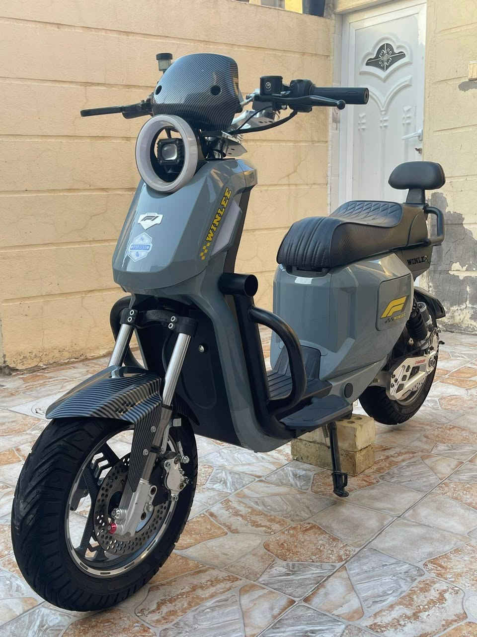 السلام عليكم دراجه شحن f1
حجم الكبير 
للبيع ملف 2500 
6 بطاريات حجم 32 انبير جديدات 
دراجه كلش جديده موديل 2025
المكان واسط الصويره 
مليون و 50 وبيها مجال 

       ***********
