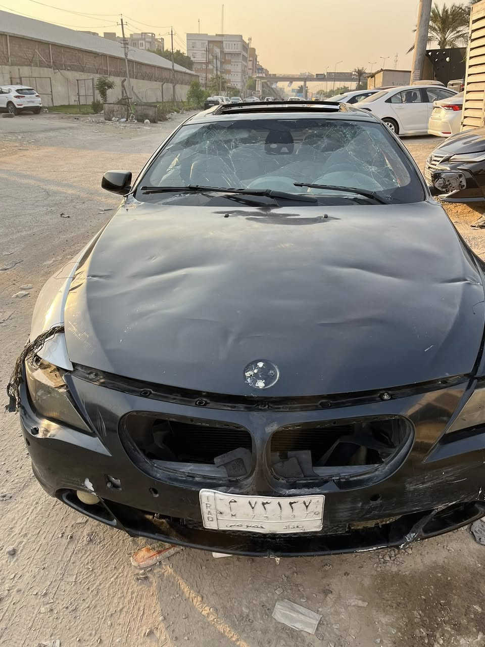 السلام عليكم بي ام 645ci تك باي موديل 2003 الله يكفكم شر صار بيها حادث وتركتها  سياره شغاله كير جديد كهربائي كلها جديده يعني أضرب كير او اطلع فقط يراد الها سمكري او صبغ 
موضوع جددا جدا جدا مهم (سياره بيه غلط برقم الشاصي بل سنويه انطيتها لل محامي كال تكلف 13ورقه تتحول سياره اني بيعلك بدون تحويل فقط انطيك رقم وعليها ول مسمكات مالته ) تمام ولتعجبه يجي عينه غطه وعين فراش الله شاهد شدينها كير جديد بعدني اصلن مطالع بي من عد ابو كيرات وطبكتها باب كراج مالتي السعر 60وبي مجال رحمه والديك تفديك ادخل وبل خدمه متوازي ع بيع ***********
