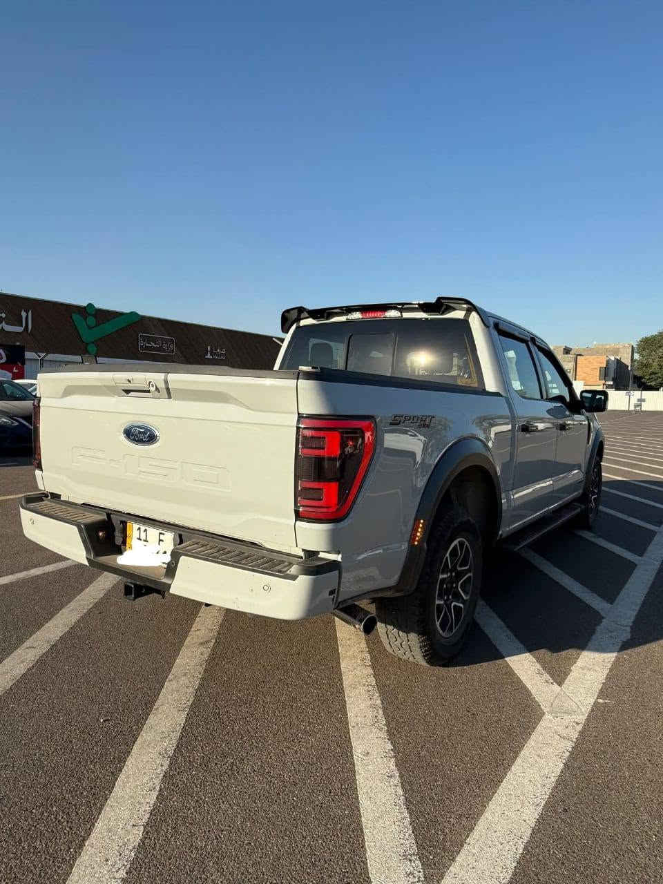 للبيع فورد F150  2023 هايبرد  اللون سمنتي 
ماشية 15 الف ميل فقط   
حساسات  خلفي 
رادار 360درجه
كامرا خلفية
باب بدي فتح عل البصمة كهربائي و درج
شاشات عدد 2 ديجيتل حجم كبير مال فول مواصفات 
قيادة ذاتيه و تحديد مسار واتو ستوب توقف ذاتي
كير 10 نمر 
كشنات كهربائي و تدفئه 
مري  كهربائي و اشاره  
بصمات دخول ابواب و رمز سري
انارة محيطية 360 درجة 
منافذ كهرباء 220 فولت و كذلك 110 فولت بكل مكان بالسيارة  3 منفذ بالبدي طلب خاص 
وضعيات القيادة اكثر من 7 انظمة ( جبلي و صحراوي و اقتصادي و طبيعي و سبورت و سلس و صخري و ممطر الخ...)
محرك 3500 تون تيربو كير 10 نمر ، 4 ويل درايف 
 السيارة  حادثها صبغ بنيد و كلير ببداية الجاملغ يمين و يسار  السيارة كاملة و مرقمة بغداد 24/24 
السعر 290 و بيها مجال 
لمزيد من المعلومات و التفاصيل واتس اب او اتصال 
 
***********
