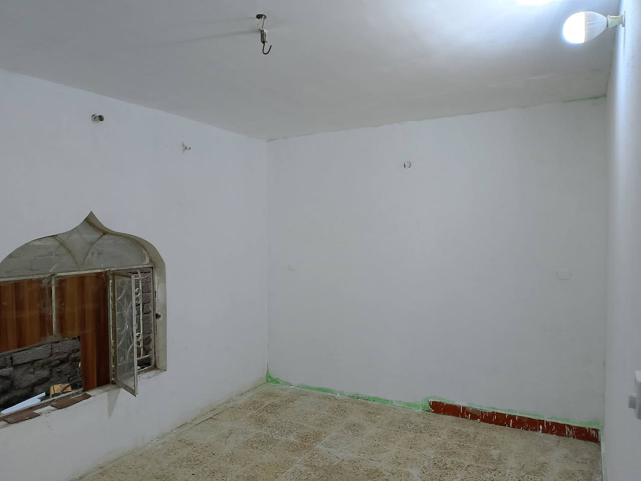 بيت للبيع بحي الاعلام مساحه 300 ***********
