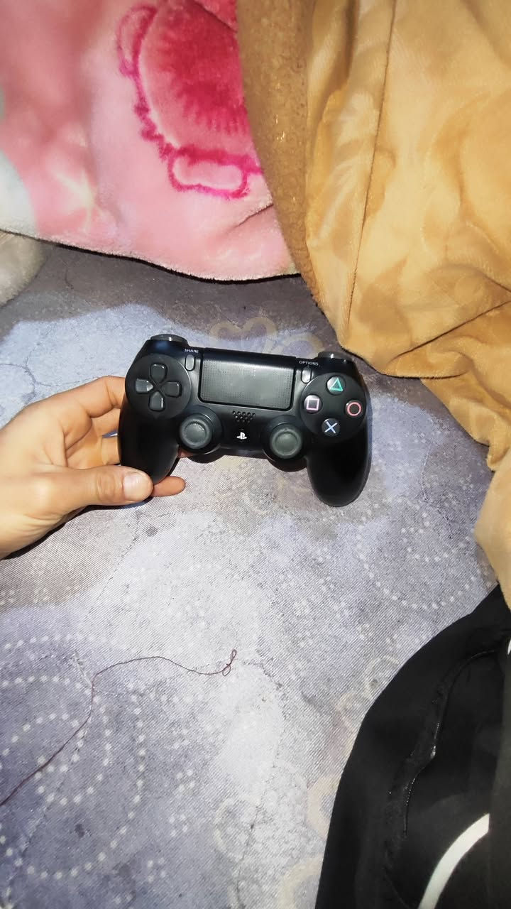 يده بلي 4اصليه شغاله مابيها اي خلل  يده نضيفه دفع سعر عجبني ابيع مكاني موصل ايسر


**إذا كنت صاحب هذا الإعلان وتريد حذفه لأي سبب، رجاءا أرسل رسالة إلى الدعم الفني**