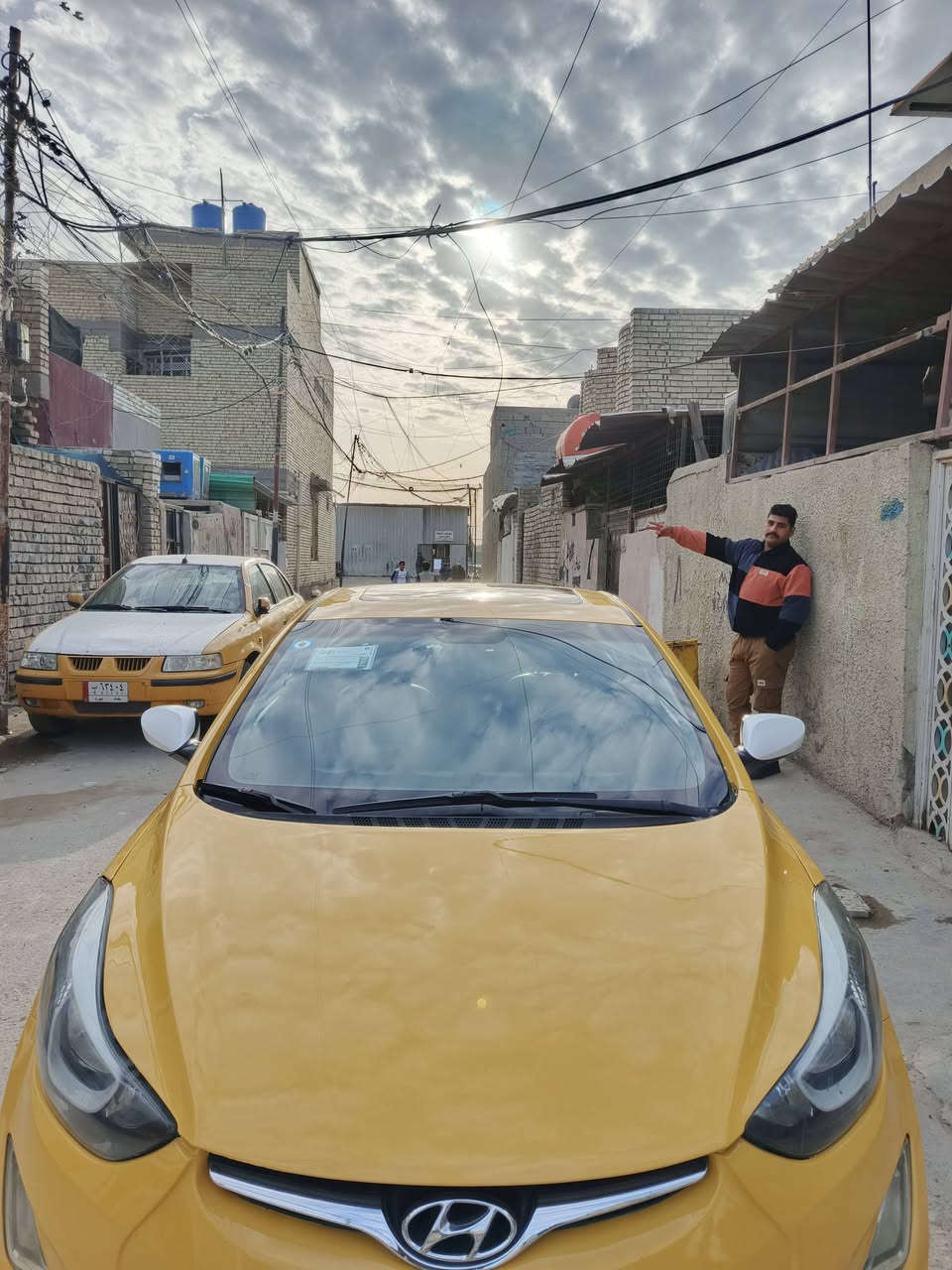 السلام عليكم النترة 15 رقم بغداد سيارة جديده فتحه سقاف نص فول مكينه الفين امريكيه حدثه مال مريكه دعاميه فقط وشويه بل جنطه مكينه بيه واكف بطل من ورة دهان مو زين سيارة تمشي وما بيه شيء تكدر تشتغل بيه ما نقصه كلشي العلوان بغداد مدينه الصدر  *********** وساب
