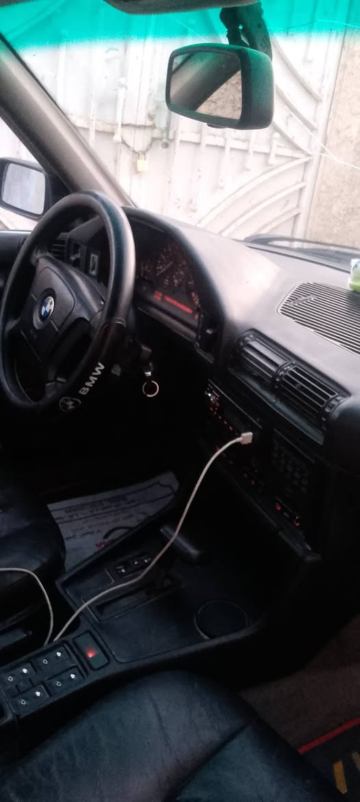 السلام عليكم من رخصت الدمن بي ام موديل 92؟.   525اصل مكينه وكير كفاله مسكر تبريد تدفه دبل إرباك فتحه طكتين ويل خليه كشن كهرباء بجم عريض لايت دخاني منضومه زنون السياره حلو امانت الله سنويه ال28 هزه ماصاقطه  رقم بغداد السعر 55وبيها مجال مكان حله ***********
