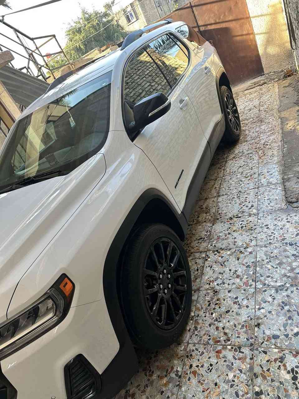 السلام عليكم
موديل ٢٠٢٣ 
٤ سلندر 
ماشيه ٢٥
بدون ايرباك جاملغ خلفي صبغ فقط 
شاشات شاشات خلفيه 
وكاميرات خلفي امامي بث مباشر وخزن 
رقم اربيل ب اسمي 
٢٤٠ السعر بي مجال 
***********
