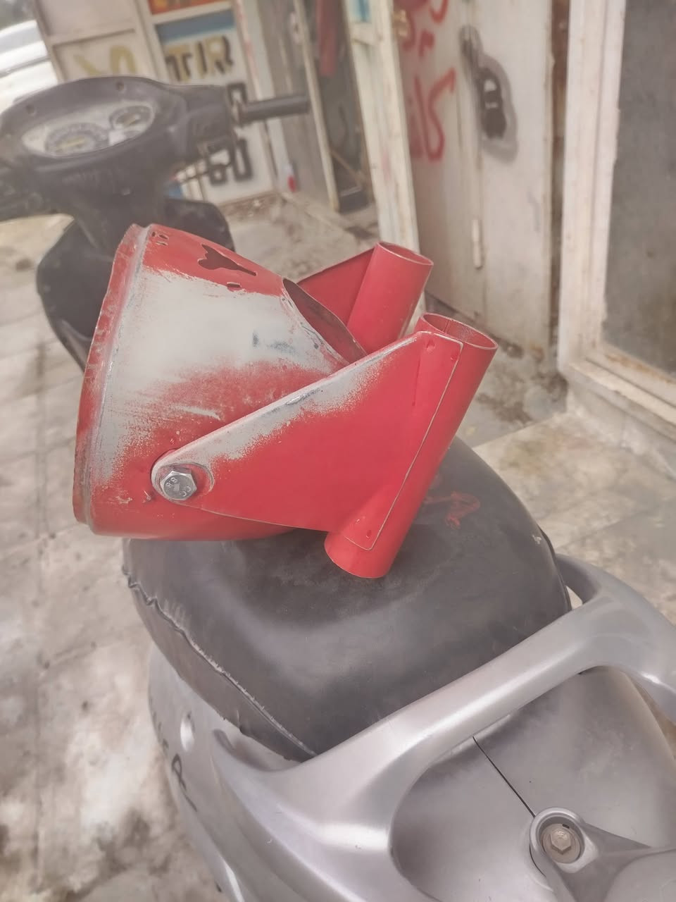 تحياتي للجنايه وهذا الكشر ٣ لعيونكم كشر مصبوغ عله طريقتي الخاصه اعيد وكرر مصبوغ لاتخابرني وتكلي بيش هذا الكشر البلادي *********** نجف ابوصخير
