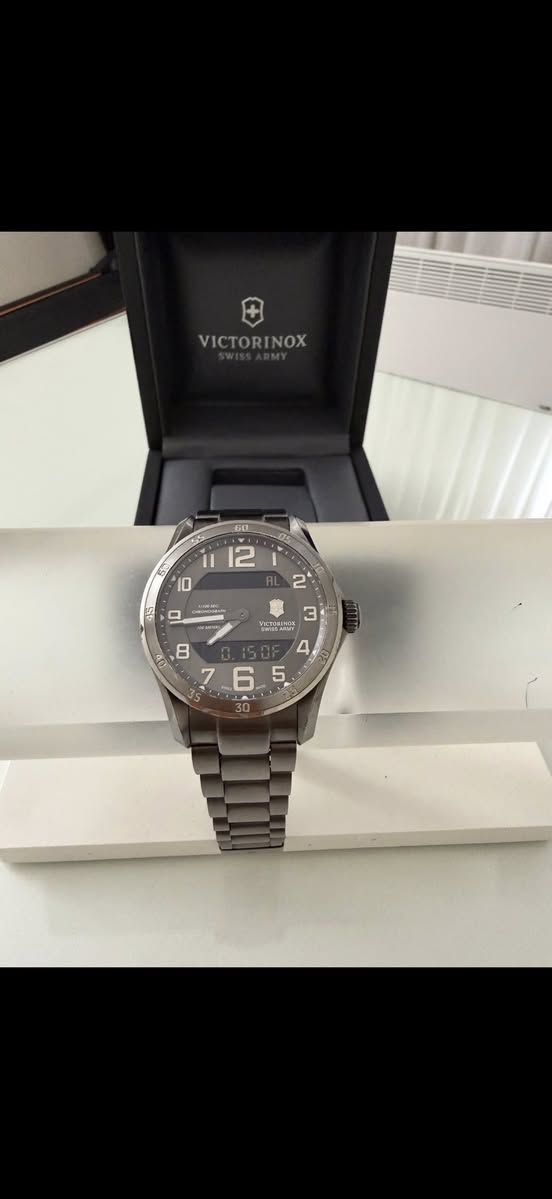 ساعه سويسريه اصليه  100% نوع  Victorinox نظام شاشات فرخ البرتلنج مستعمل  قطر 44 لون سكني غامق  زجاج كريستال زفير مطلوب 300 دينار اردني للتواصل على الخاص او على الرقم 0785261118


**إذا كنت صاحب هذا الإعلان وتريد حذفه لأي سبب، رجاءا أرسل رسالة إلى الدعم الفني**