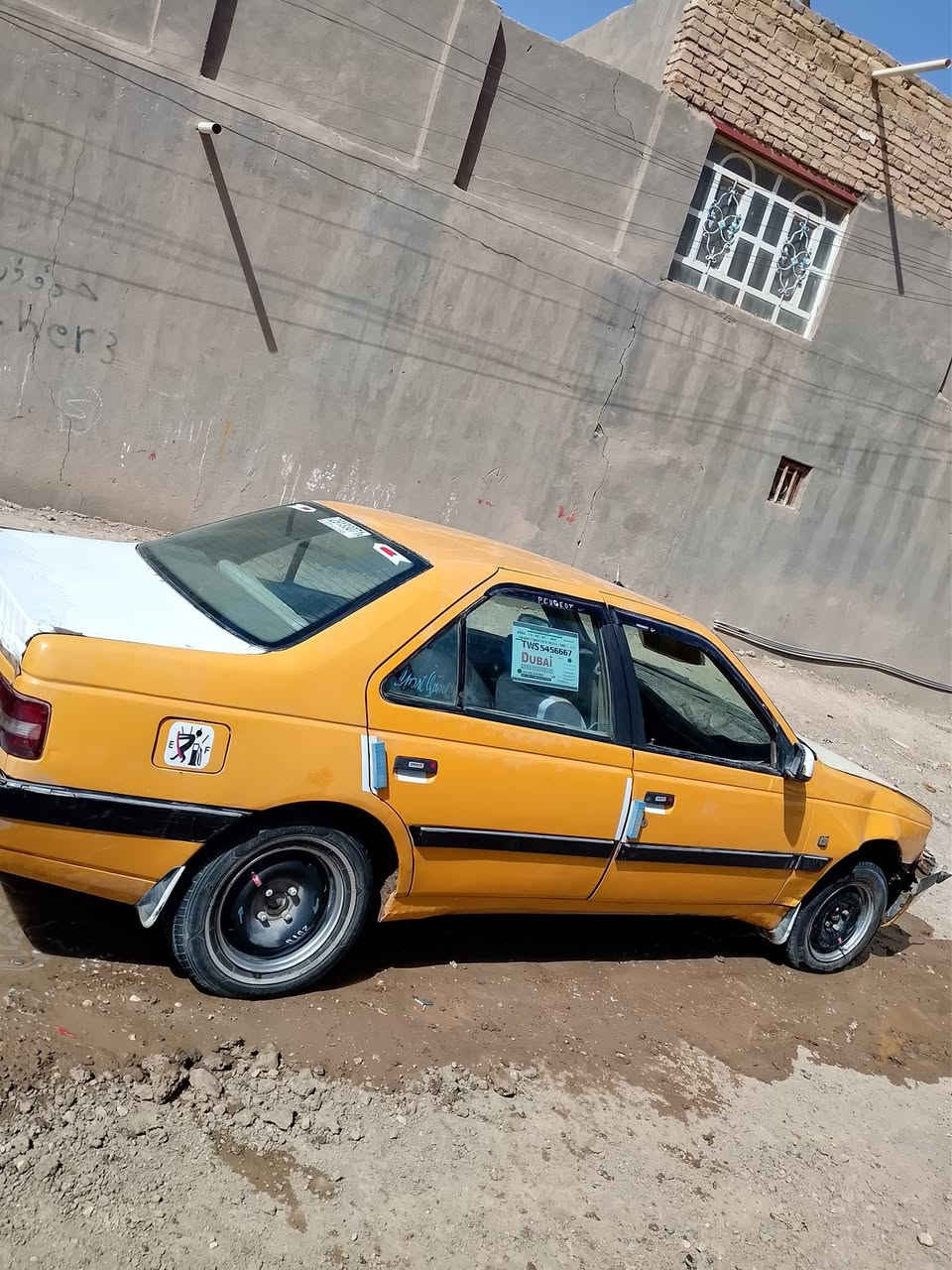 يا الله بيجو ( لميس ) (405) موديل ( 12 ) رقم ( بغداد ) السيارة محتاج لها مكينه تجفت تصلح بقت يمك  
( مصفره هيئه وغرامات 450)( تحويل مباشر )
(حداديه وكهربائيات خير من الله) داخل عسلي
( كفاله من ضربه )(مكانات صبغ قليل) مشط ستيرن جديد (السيارة يحتاجها مكينه   ) 
(دواخل كلش حلوه)  (سياره نظيفه) 
أسعر 👈👈(٢٢ ) ينزل الغرامه من سعرها    مكان السيارة بابل حله      ***********
