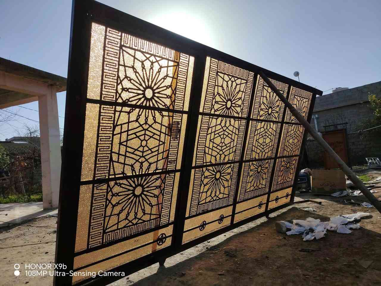 الذواقين فقط مع احترامي للجميع لحك واشتري باب حوش توني خلصت شغله السعر 375واصل لبيتك وين ما تكون  مع كافة ملحقاته ***********....***********ابو نعمه عبد المؤمن الخلوي
