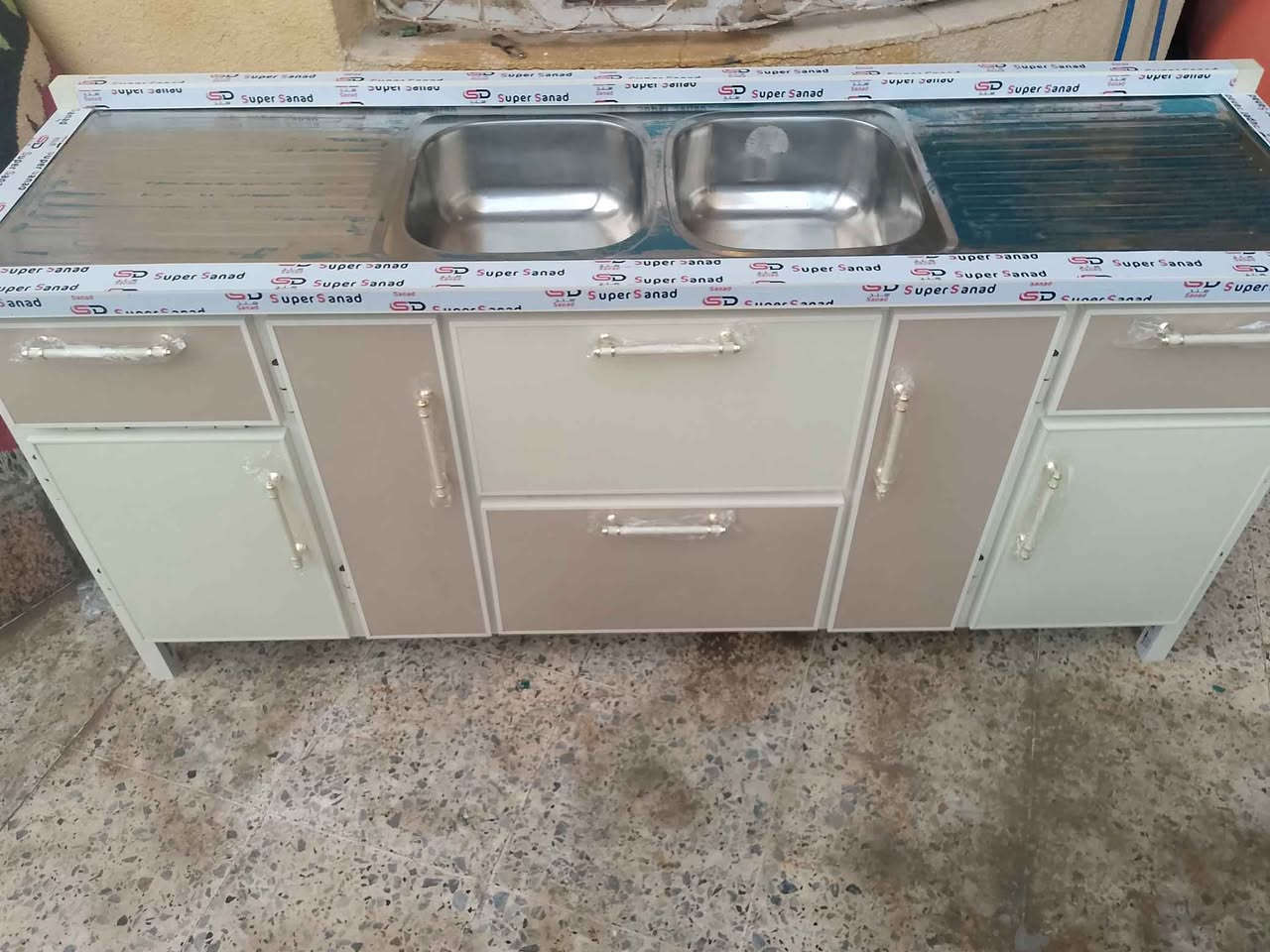 سنك مترو90 سم جديد سعر 290 الف تزكام مقوى بجسور تحت الارضيه والرف توصيل موجود جميع مناطق البصره حجز وتساب *********** البصرة, العراق
