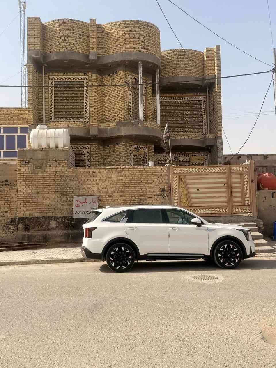 بيت المساحة ٢٠٠ للبيع الديوانية حي الصدر الثالث الشارع الرئيسي خامس بيت طابقين يتكون من ٤غرف نوم صالة حمام داخلي عدد٢وصالة ومطبخ واستقبال صحيات خارجية وكراج سيارة استفسار اتصال على هذا الرقم ***********او خاص
