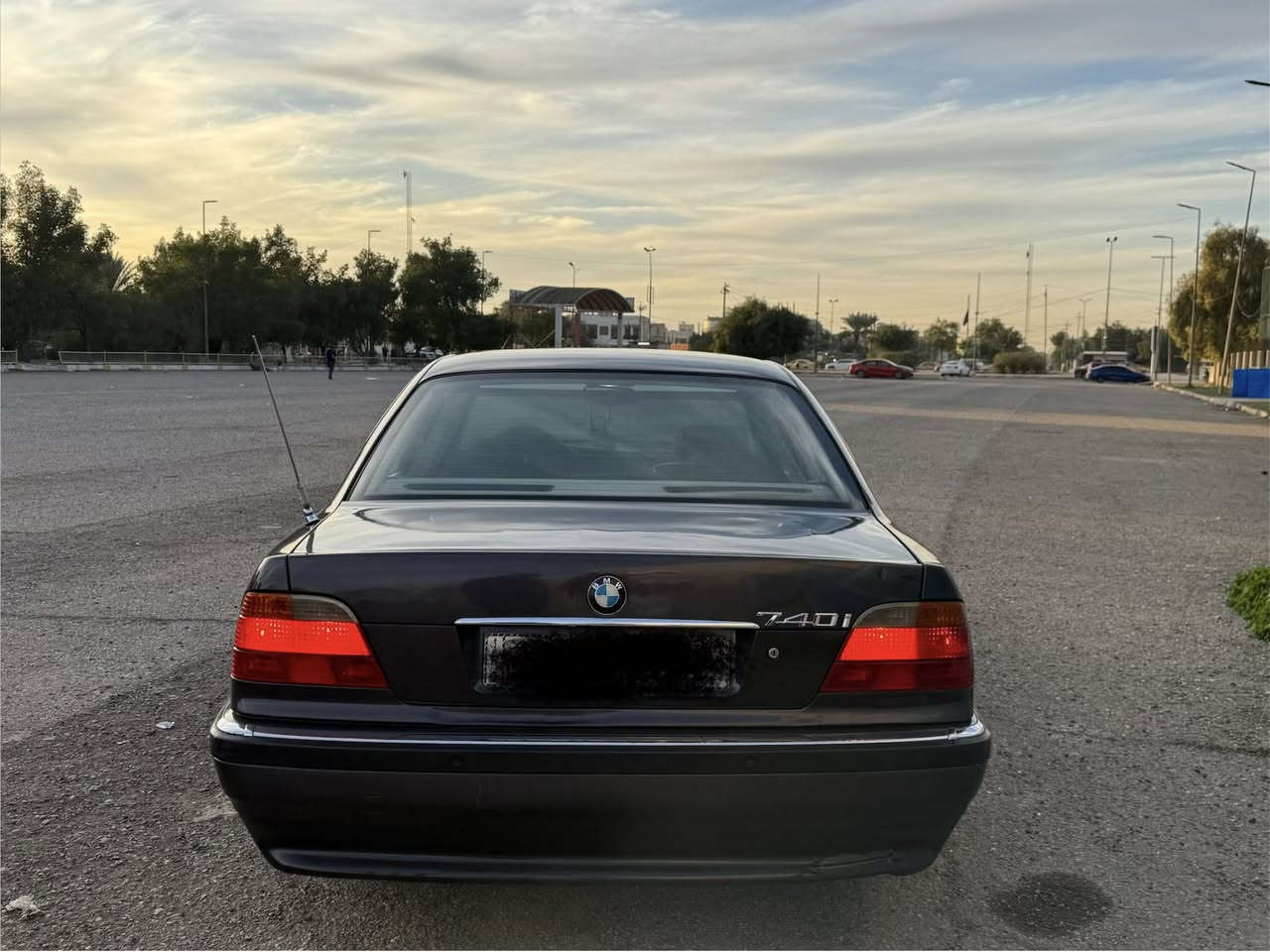 السلام عليكم للبيع
اصل E38 740 1995 رقم بغداد دولي بأسمي 
سلايد برده خلفيه 
الكهربائيات كلها بلاديه وكلشي يشتغل 
حساس امامي خلفي وشغال 
تلفون وكاسيتات 
بدون ضربه وبدون خياس بلاديه 
من ناحيه المكينه والكير والصدر 100% 
تبريد ثلج تدفئة شغاله كلها 
كشنات جلد وكهرباء الغرفه بلون السياره بلاد 
السياره خير من الله مناقصها شي جاهزه 
مكاني بغداد حي الاعلام 
*********** 
السعر 75 وبيها شي بسيط
