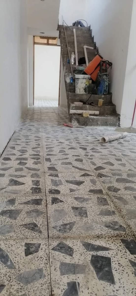 بيت للبيع المساحه 150متر واجه 6متر والنزال 25غرفة نوم +مطبخ4×3 استقبال6×4حمام  البيت جاهز نقصه بيتونه وستاره والباقي كامل مانقصه اي شي  المكان حي الخنساء شارع حسين كعيد الاستفسار الاتصال ***********  هيثم
