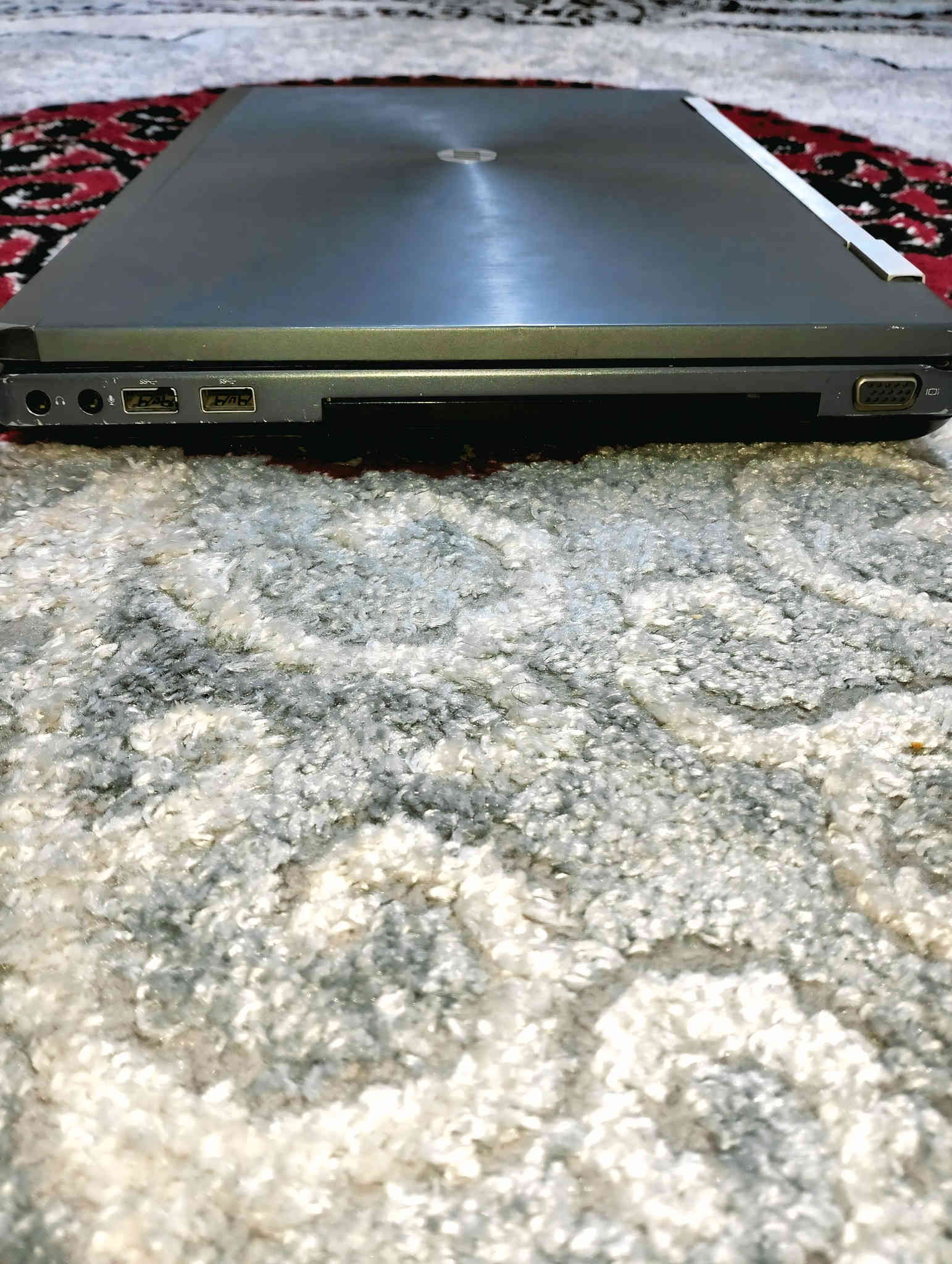 للبيع: HP EliteBook 8570w – وحش الأداء للألعاب والبرامج الثقيلة!
جهاز مصمم للمحترفين والألعاب الحديثة، أداء ثابت وسلس، ويشغل كل الألعاب الكبيرة بدون أي تهنيج 

 المواصفات الأساسية:

 رام: 8 GB DDR4 (قابل للتطوير )

 المعالج: Intel Core i7 (محدث لأحدث تعريفات)

 كرت الشاشة: NVIDIA Quadro (محدث بالكامل – أداء ممتاز بالألعاب)

 التخزين:

داخلي: 128 GB SSD M.2 (قابل للتطوير)

خارجي إضافي: 128 GB SSD M.2

 البطارية: ضمان تشغيل ساعة كاملة، ومع الشاحن تشتغل أسابيع متواصلة بدون أي مشاكل

 الشاحن الأصلي: قدرة 250 واط

 الإضافات والمرفقات:

 إضافات تجي ويا اللابتوب (كلها شغالة 100%)

ماوس عادي يأدي الغرض للاستخدام اليومي والألعاب.

جويستك (يد تحكم) تشتغل بلوتوث وعلى اللابتوب والموبايل بدون مشاكل.

سماعات بلوتوث نوعية ممتازة،

تشحن الهاتف أو أي جهاز ثاني بنفس الوقت (باور بنك صغير).

بيها شاشة رقمية لعرض نسبة شحن السماعتين يمين ويسار.

مشغل أقراص LG DVD جديد من LG.

هارد SSD إضافي سعة 128GB m.2 جاهز للتبديل أو التخزين.

جنطة خاصة للابتوب بيها عدة جيوب ومقسّمات، مناسبة لحجم 17.5 إنچ وتاخذ أغراض هواية بسهولة.

كل الملحقات ويّاها شواحنها الأصلية.

  مواصفات إضافية:

 الكيبورد كامل وشغال 100% (أرقام + F1 إلى F12 + الرموز الخ...)

 التاتش باد شغال تمام وبيه أزرار فوق وتحت يمين ويسار مثل الماوس

 الموقع: كربلاء المقدسة – طويريج / الهندية / منطقة السياحي / جرف آل بعامر

 أقرب نقطة دالة: أسواق علي جلعوط

- داخل كربلاء اجيك عادي

 للتواصل:

واتساب أو اتصال: ***********

ماسنجر متاح كذلك

 ملاحظات:

أي برنامج أو لعبة أو تطبيق تحتاجه أساعدك بتنصيبه مجانًا.

السعر مناسب حسب السوق — الجهاز نظيف ومجرب ومضمون.

#ملاحظة : السعر//400 وبي مجال للشراي
