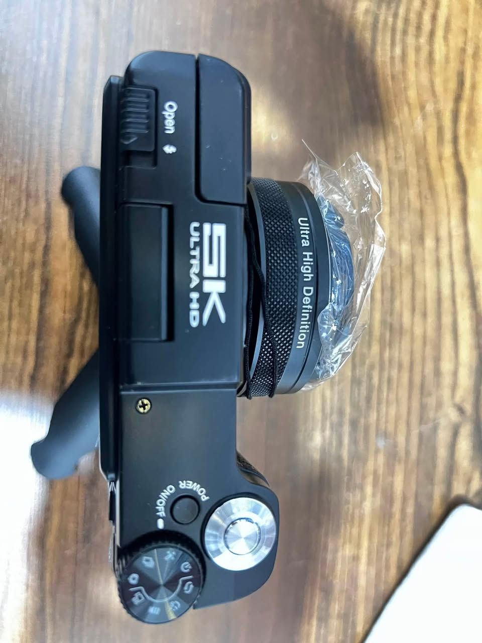 تتميز هذه الكاميرا الرقمية من طراز 5K UHD بدقة عالية تصل إلى 64 ميجابكسل لتصوير الصور.تم تصميم الكاميرا خصيصًا لمدوني الفيديو (Vlogging) وتصوير YouTube، وتأتي مع شاشة قابلة للطي (Flip Screen) بحجم 3 بوصات.تتضمن الميزات الأخرى تقنية التركيز التلقائي (Autofocus)، وتقريب رقمي 18X، ومجموعة ملحقات تتضمن بطاريات إضافية وبطاقة SD
التواصل على الخاص رقم الهاتف في واتساب ***********
