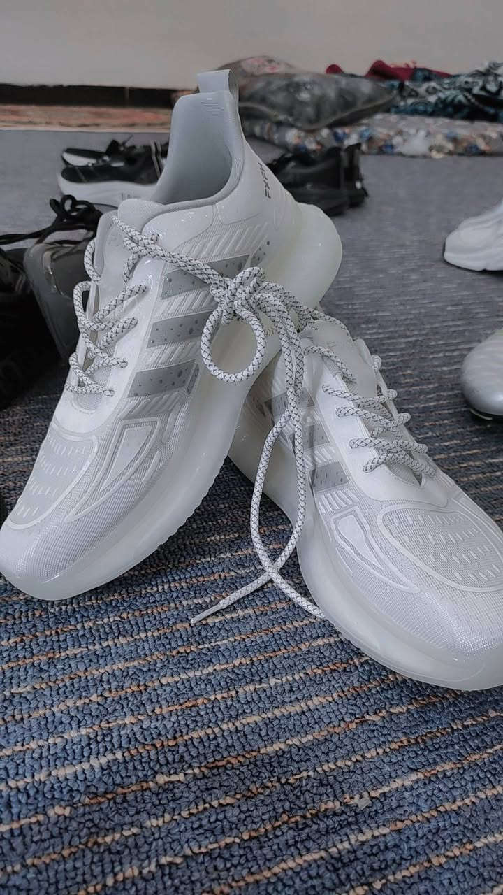 السلام عليكم شباب احذيه باله ما ملبوس كله جديد والقياسات موجود والسعر كلش مناسب ابو غرق قرب بيت مدير الناحيه ***********اتصل
