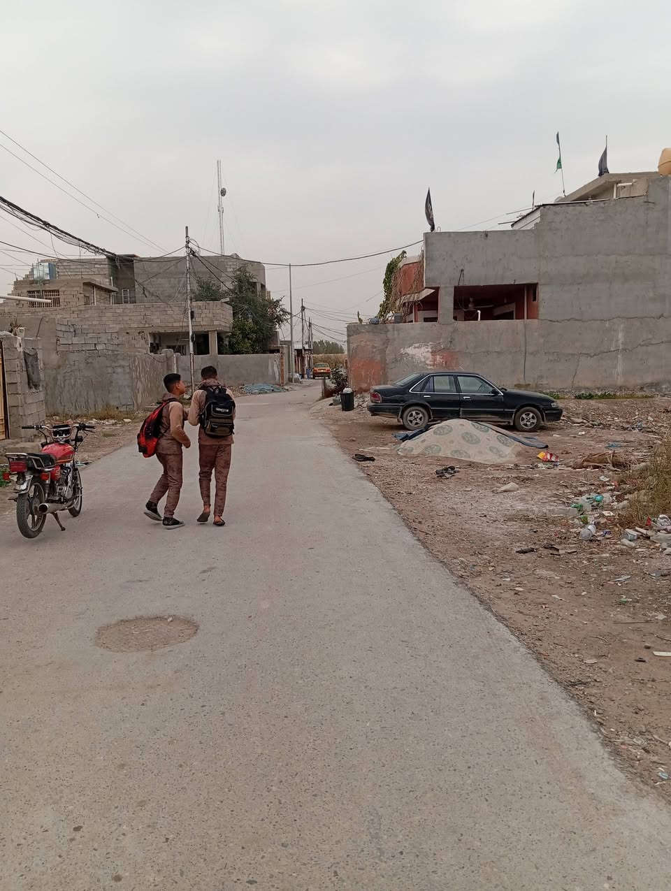 السلام عليكم عندي قطعه ارض في منطقه الاصلاح التمايمه 400 متر يوجد بها كهرباء وماء ومجاري وتبليط كول الخدمات بها ....رايدها ب 60 مليون ولاستفسار المراسله واتساب او اتصال ***********....فرع كولش هدوء وناس طيبين جداا
