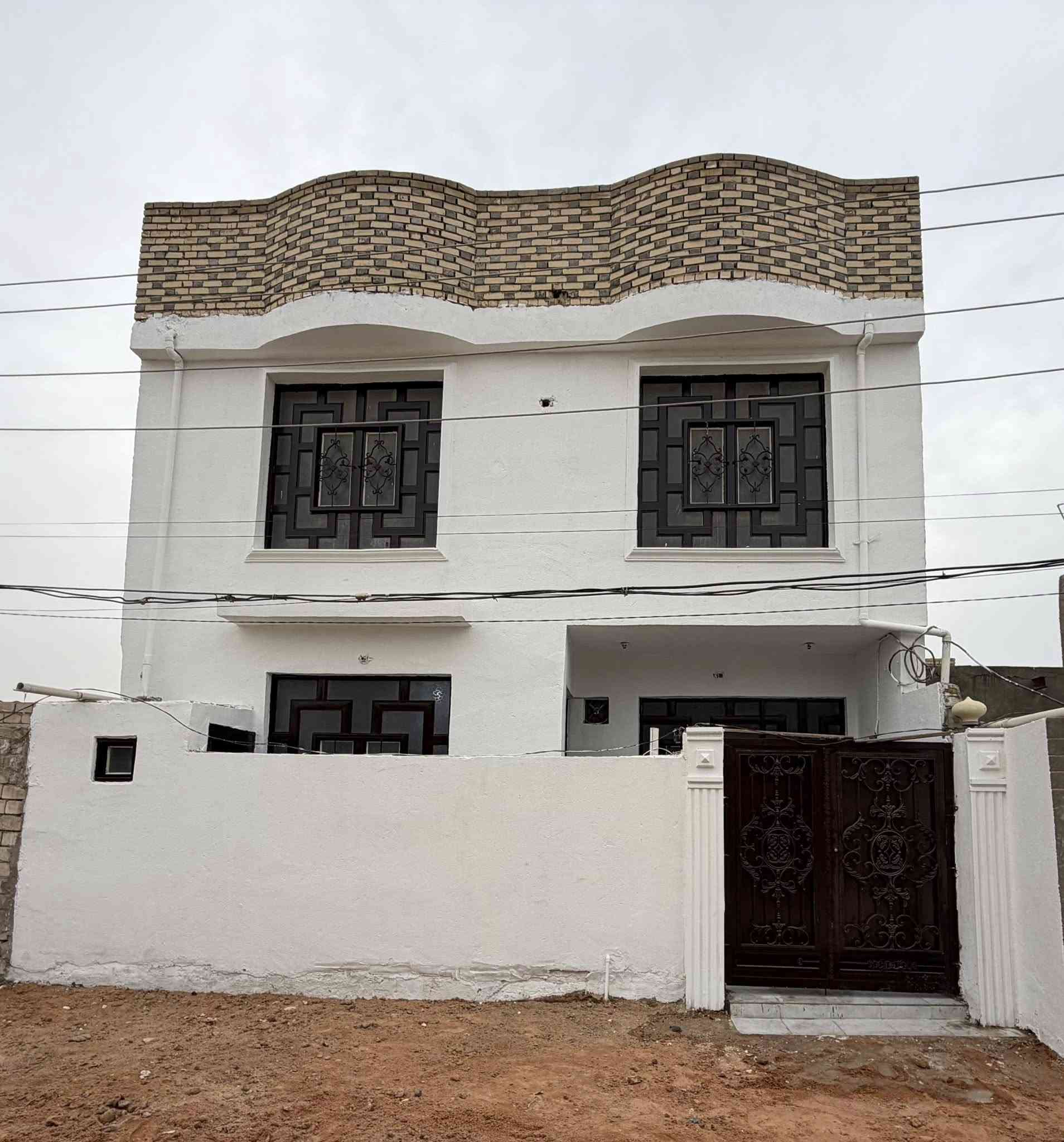 بيت للبيع 115م طابقين بناء طابوك صب كونكريت 3 غرف بناء جناي سطحين بي البيت حمام عدد 2 استقبال مطبخ صالتين 
الموقع / الكوفه شارع الحوزه حي الصدر الثالث شارع رقم 9 قريب ع شارع 5 دقايق عن مسلم ابن عقيل ع البيت نضيف جدا غير مسكون حالياً للاستفسار 
***********

0789 333 9520
