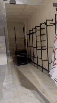 محل للبيع 
حي الاعلام 
 واجهة 3 نزال7 
يصلح محل ملابس 
للتواصل ***********
