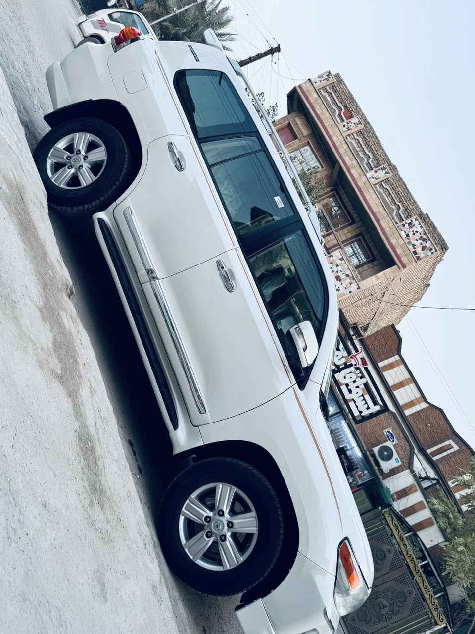 السلام عليكم للبيع لاندكروز ٨ سلندر ٢٠١٥ (٤٦٠٠) مكفولة من الصبغ والفتح والبارد
تخم تاير دنلوب ياباني جديد
رقم بغداد جديد وسنوية جديدة بأسمنة
ماشية ١٤٠ 
كير ومكينة وكلشي مكفول بيهة
ثلاجة
تحكم ستيرن
٨ ايرباك
بصمات ودخول ذكي
لايت زينون
حساسات 
كاميرا وشاشة 

سعرهة ٤٢٠ وعنوانهة بغداد البياع حي الاعلام 
***********
