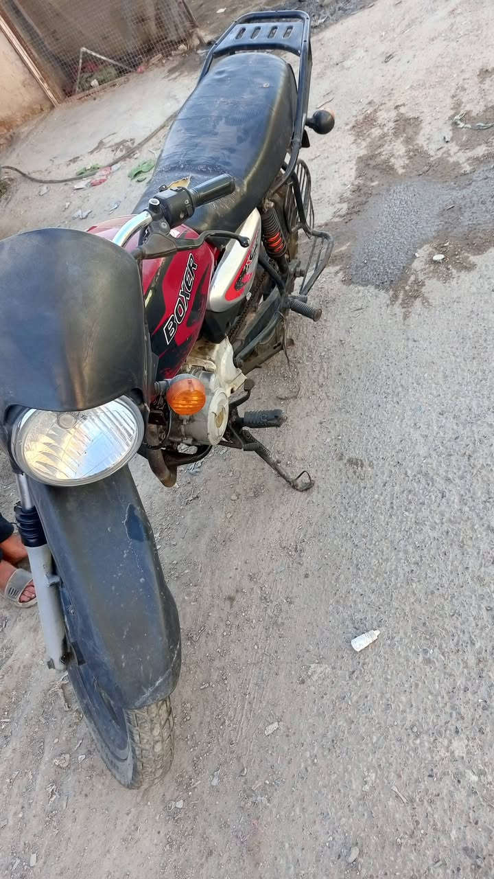 سلام عليكم دراجة بوكسر للبيع طافيه كوم حديد بدون اوراق اسويلك مكانبه واكفله عاشاير وقانون السعر 400قفل قفل رقمي ***********
