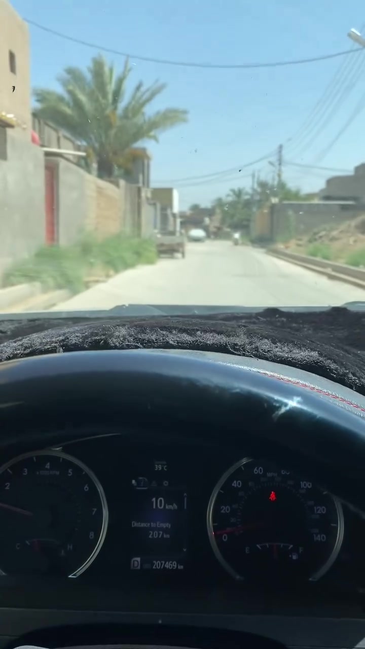 السلام وعليكم
قطعه للبيع موقع مميز 

كاع شياع نزلت الجسر الجديد مثل ما موضح بالفيديو 

المساحه 150 م 

للأستفسار 

***********
