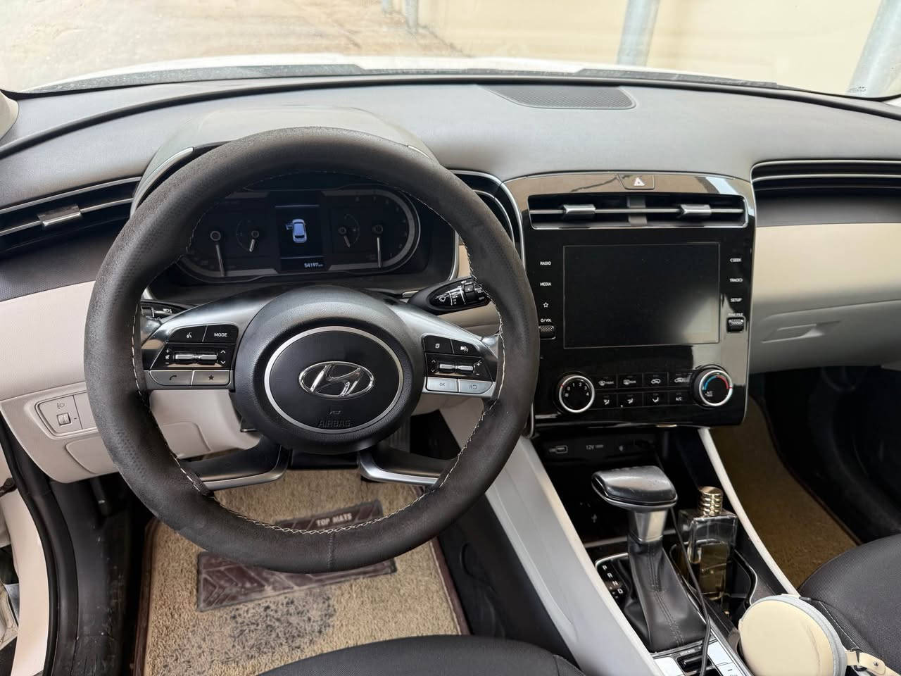 السلام عليكم 
تووسان موديل ٢٠٢٣
ماشيه ٥٥ الف 
مكان السياره بغداد الدورة 
رقم بغداد
السعر ١٩٣ ورقه
*********** بغداد, العراق
