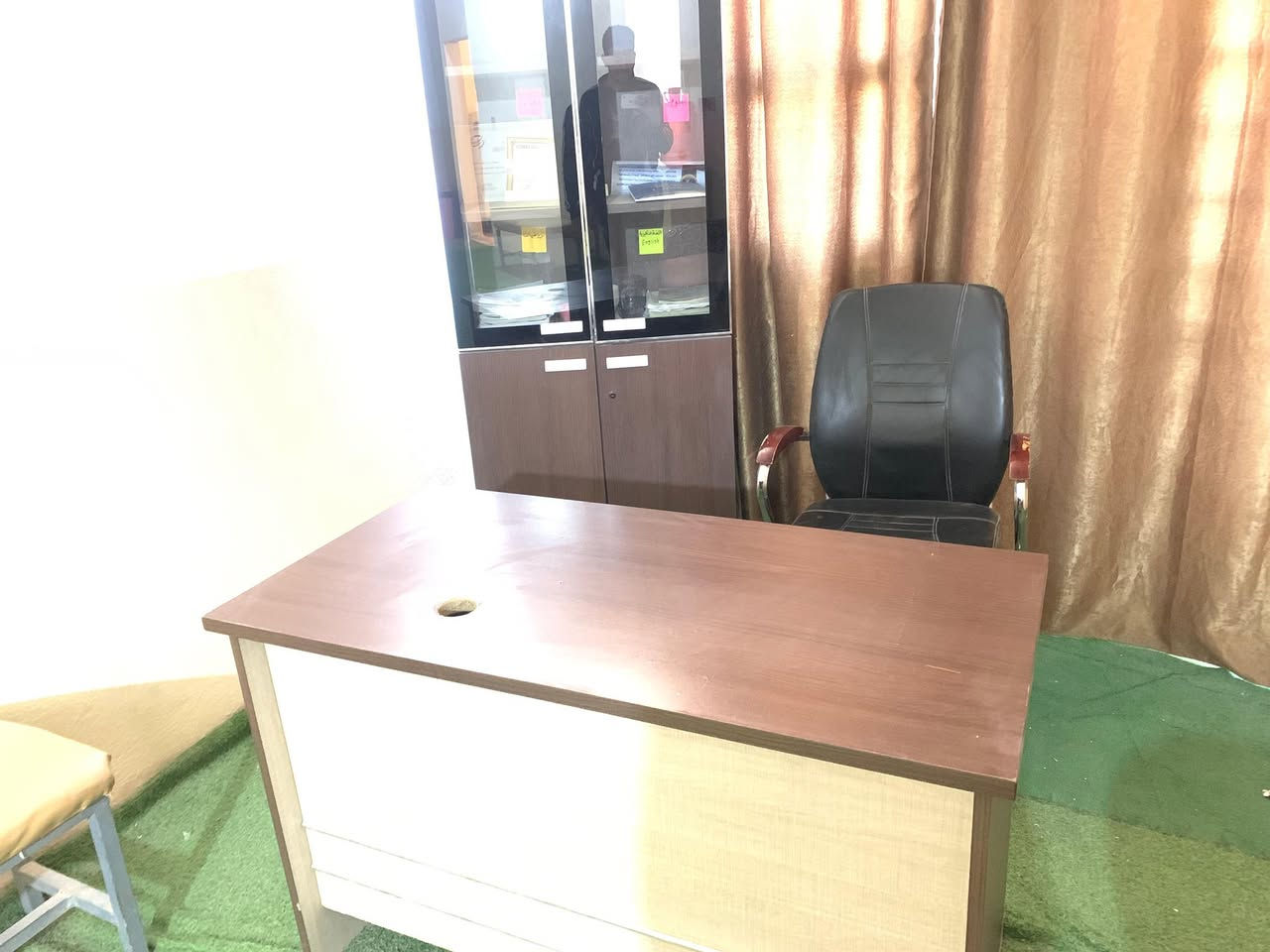 سلام عليكم من رخصة الادمن المحترم
اثاث مكتبي للبيع سعر ٣٥٠ 
ميز مكتبي + لوكر + كرسي دوار و صعود ونزول 
كربلاء البووبيات 
***********
