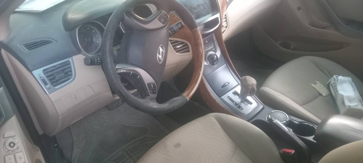 السلام عليكم النترا ٢٠١٤ رقم بغداد ماشيه ١٢٤  مكفوله من الصبغ والتبديل عدا المأشر عليها حجم المكينة ١٨٠٠ ممفتوحه موصفات فتحه سقف مري شفط تحكمات اشاير بالمري يدات نيكل مكانه السياره بابل الحلة سعرها ١٢٤  ***********
