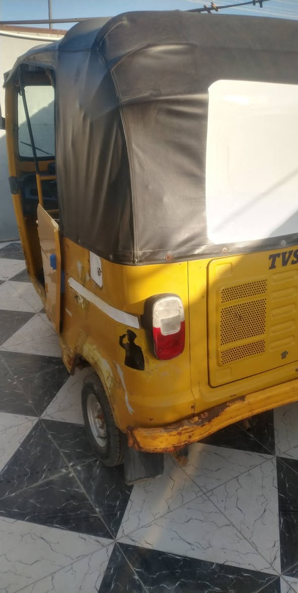 سلام عليكم تتك للبيع موديل ٢٠٢٠ رقم و سنويه انكليزي بصره ٥٥٠٠ عنوان قرنه بين منصور 
***********
***********
