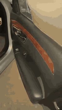 اس 2007 محدث 13 
باب طريل خمس بردات 
350. حجم مكينه 6 سلندر 
سياره جاهزه  ونضيفه 
مكانه بغداد 
سعر. 90 ورقه وبيه مجال 
***********
