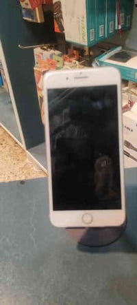 ايفون 8 بلص ذاكره 256 بطارية مبدلة فقط نضيف 07882685855