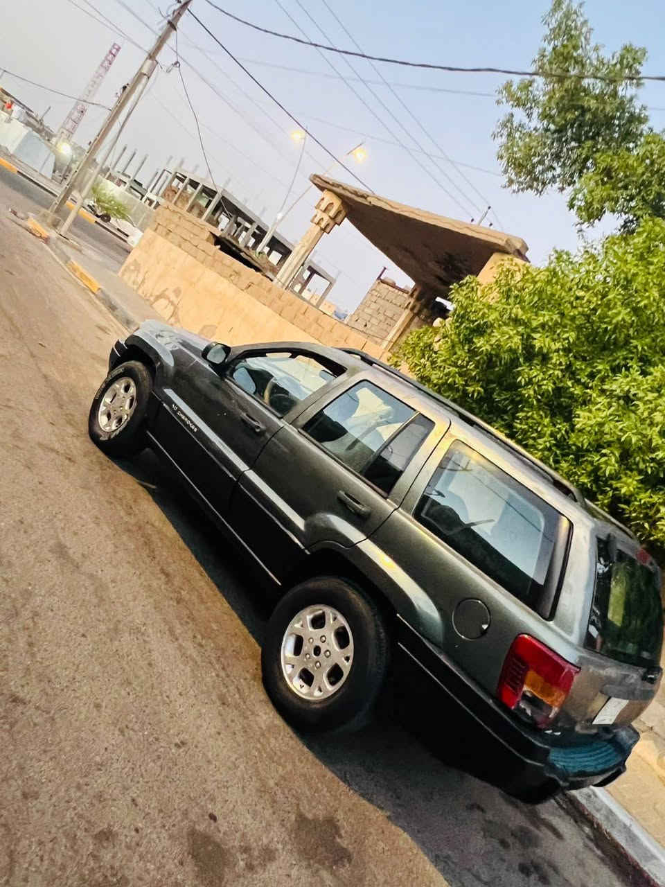 سلام عليكم
جيب شيروكي موديل 2003 كفاله من ضربه ولكص ولنقل 

كير ومحرك ثنين ونص فيفتي بلكارتون 
دواخل جدد
حداده جديده تخم تاير كهربائيات كلهه شغاله 
رقم بغداد مشروع وطني سنويه 2028 باسمنه تريد تحويل تريد وكاله 
السعر 34 بيه مجال مكاني البصره القبله 
الاستفسار ***********

