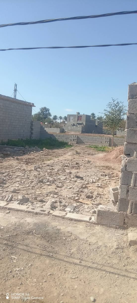 سلام عليكم  قطعة ارض للبيع المساحه 200م واجها 10 نزال 20 شارع 8م سند 25 العنوان خلف المحكمه 
***********
