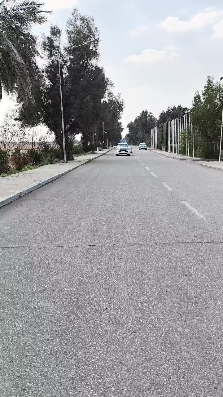 السلام عليكم 
لاندكروز 2017 وايت اديشن اصل فول 1/1 رقم بغداد الدولي الجديد  بسمي رقم وسنويه كله جديد ماشيه 200الف حقيقي مكفوله كفاله عامه كير مكينه حدداديه كله مكفول (فقط بارد قليل)المواصفات — شاحن لاسلكي 
1 بصمه + 
2- سلايت 
3- كشنات جلد + كشنين كهرباء + كشن السائق 3 حركات 
4- 8 ارباك 
5- شاحن لاسلكي  
7- مري شفط + مري قلاب عند الرجوع + اشاير بالمري 
8- اشاير لكزز + لايت اسود 
9- حساسات امامي خلفي 
10 - كامره 
11- زراك لايت 
12- طفايه 
13- تشغيل عن بعد 
14- اناره داخليه 
15- دوس علامه لاندكروز ضوئيه 
16- دبل ماوس 
17- ثلاجه + فور ويل
18- جام يصعد وينزل عن طريق البصمه 
معروفه مواصفات الوايت اديشن فول 1/1 السيارة على ادينة وجديدة جداً 
السعر 46 الف وبيه مجال بسيط ترهم مراوس حسب القناعه
رقم ‏‪0772 419 6614‬‏//‏‪078-062-22330
