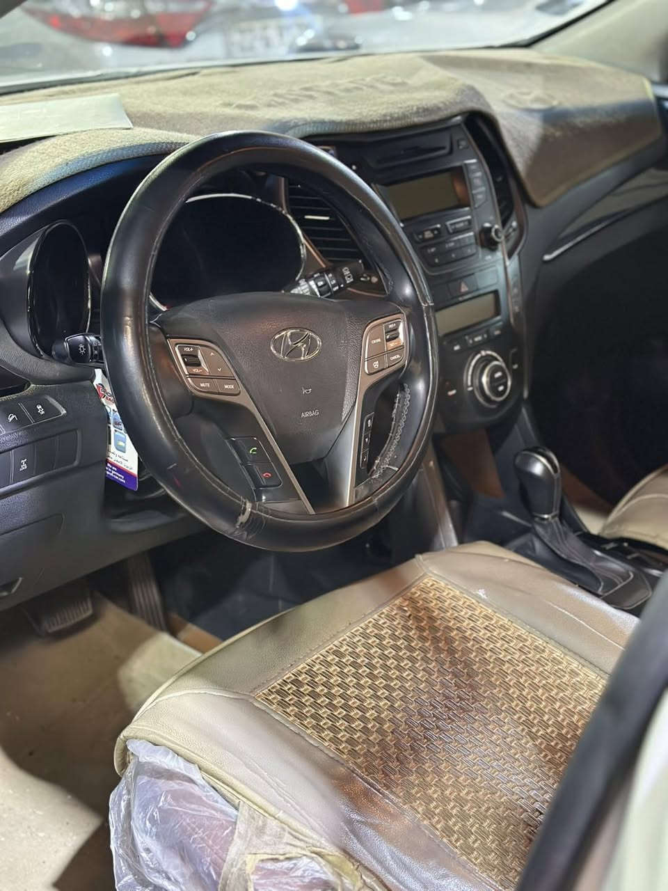 سلام عليكم 
هونداي سنتافي
مديل2015
فول موصفات عده بنورما 
بصمه 
جلد
كامره
حساس
7راكب
3قطع تبريد
اشاره مرايه
مري شفط
تحكم ستيرن
مكان سياره كربلاء
***********
