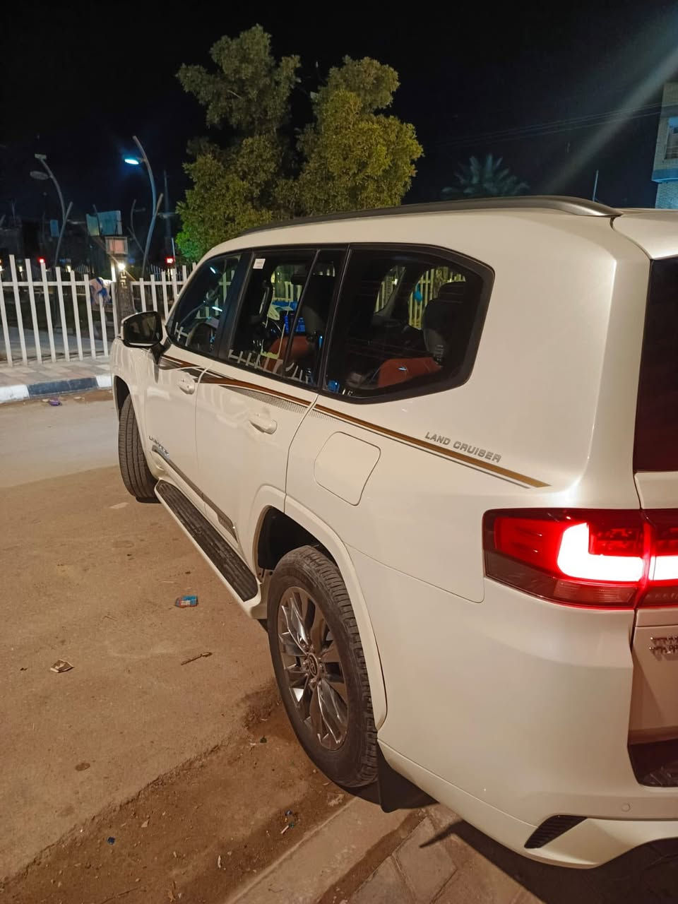 لاندكروز 2023 جي اكس ار (توين تيربو ) 
ماشيه 85.000 كيلو متر 
مكفوله وتقرير فحص داخل المنشور
للبيه فقط 
السعر 650 $ ورقة وبيها مجال
مكان السياره ناصريه مركز
*********** تواصل واتساب  موجود
