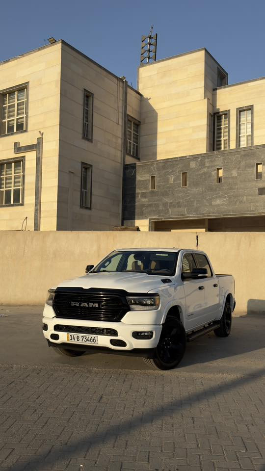 السلام عليكم للبيع رام 2022 سياره جديده ورقم جديد وتسجيل جديد ماشيه 17 ميل مواصفات كشن كهرباء وشاشه تسلا ومرايات شفط وحساسات امامي وخلفي محرك 8 (5700)باب طويل بدي قصير المرغوب   مبدل فقط بنيد العنوان بصره السعر 295 وبيها مجال قليل الرقم ***********
