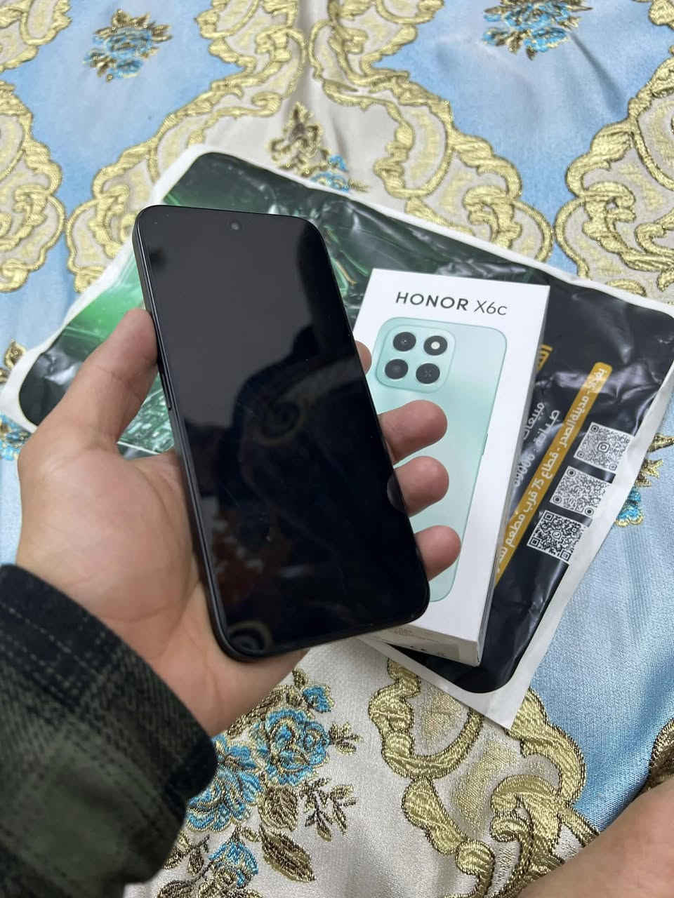 السلام عليكم للبيع هونر اكس 6 سي ذاكره 128 هيرتزيه 120 عشوائيه 4 + 4 جديد استخدام اقل شهر مكانه بغداد العبيدي  مستعجل على البيعه السعر 110 الاتصال هذا رقمي,***********
