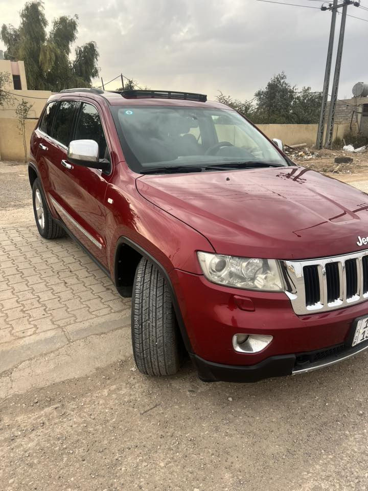 السلام عليكم للبيع جيب لاريدو موديل ٢٠١٣ خليجي لمتددد فول مواصفات ١/١ جديده السياره بغداد اب اسمي السعر ١٩٤ للاستفسار ***********
