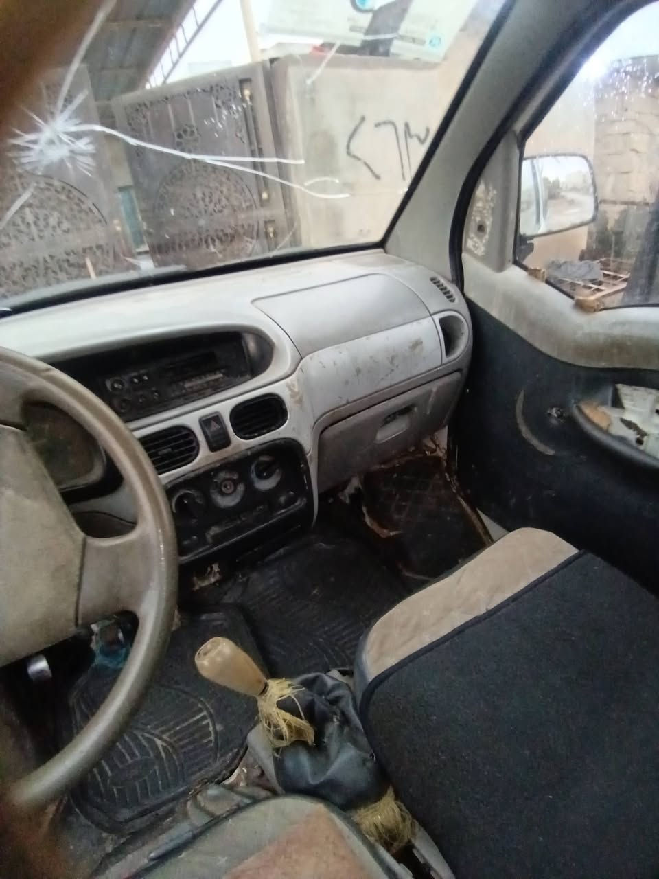 سلام عليكم سياره هامفي للبيع موديل ٢٠٠٧ أوراق كامله تجفيت جديد لاصرف والابخار كير محرك كفاله السعر15 المكان ديالى ناحيه العضيم ***********
