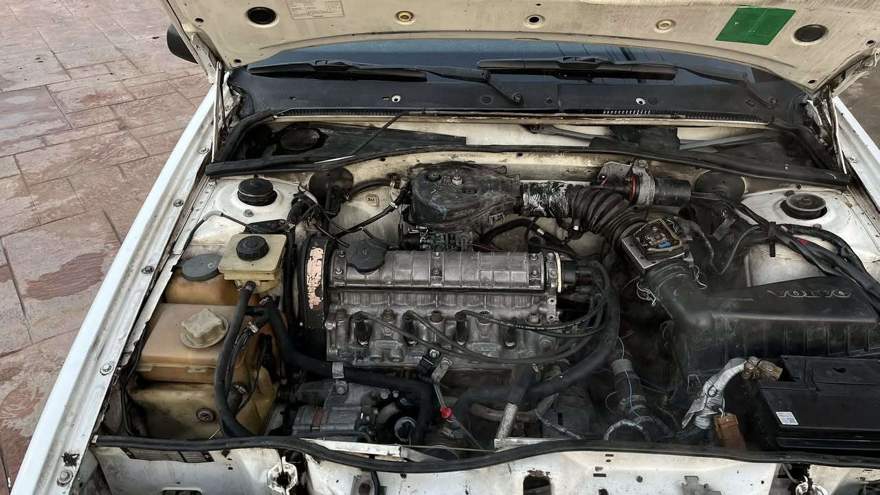 السلام عليكم سياره فالفو حجم  460 
رقم الماني بسمي شرط التحويل  ٢٩ كابون بازين شغال 
الكهربية كلها شغاله قفل مركزي سلايت جمات كهرب 
الكير شرط المحرك بديت نفخ السياره بدون صبغ وضع شركه سعرها ٢٠ وبيها مجال بسيط 
***********
