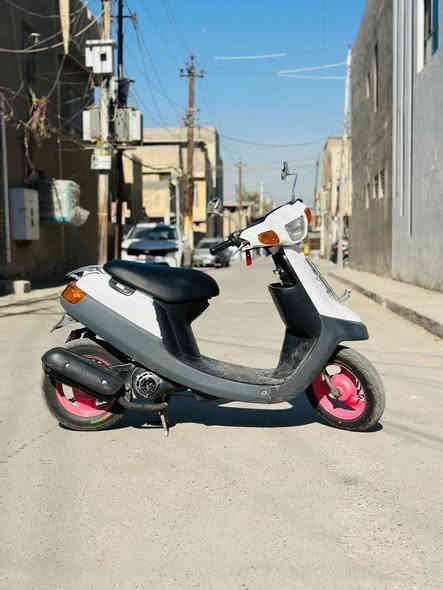 دراجه بطه للبيع الدراجه كاعده مثل مشوفون بالصور نضيفه كلش ب٣٥٠ وبيه مجال شي قليل بغداد للتواصل ***********
