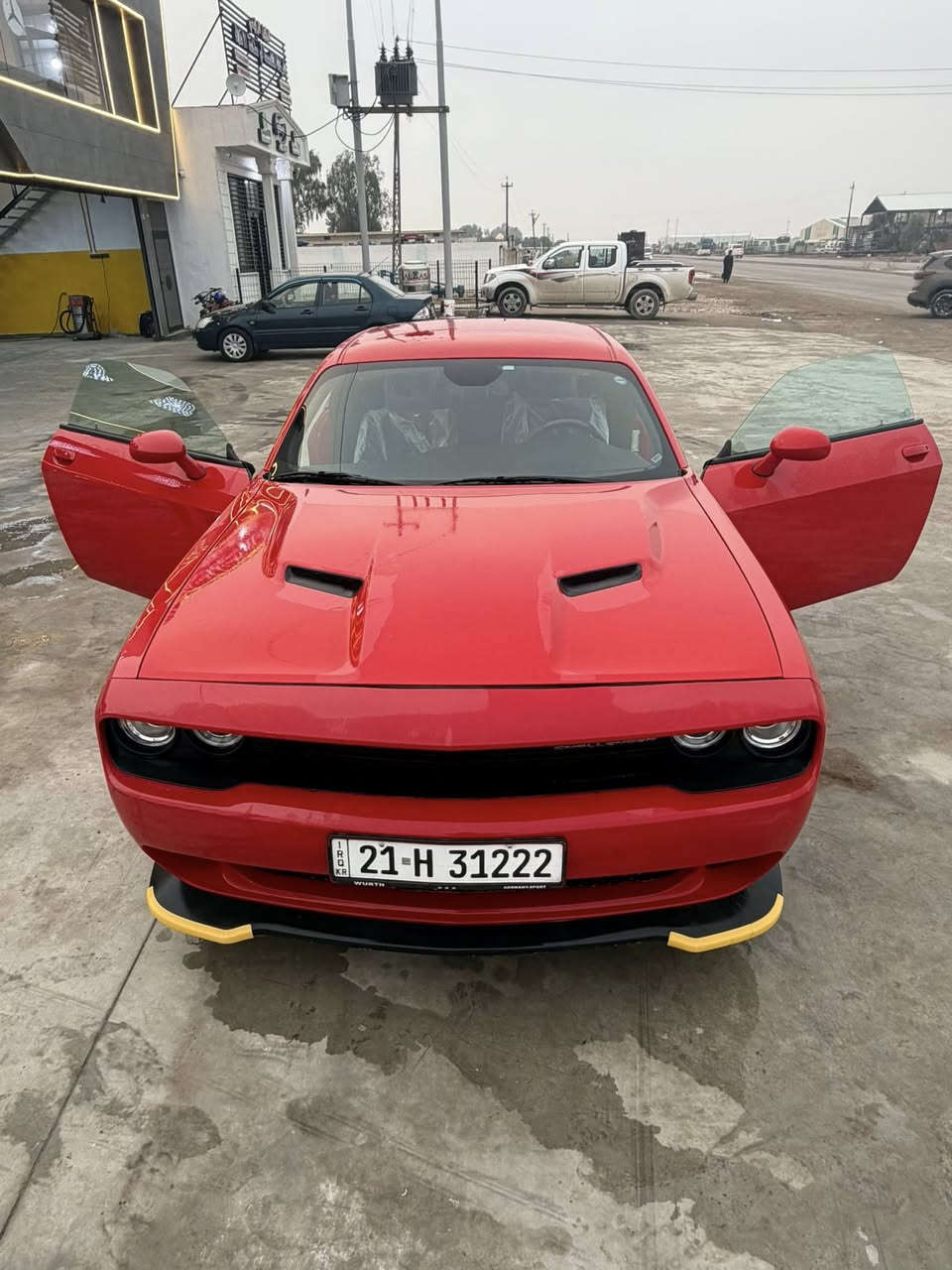 السلام عليكم 
جالنجر 2023 sxt 
لون احمر 
ماشيه 30
رقم  سليمانيه تحويل مباشر 
الضرر جاملغ صفحه سايق فقط ومبدل اصلي نفس لون 
كير محرك كله بشرط السياره جاهزه على اخر حبايه
العنوان /ديالى 
 للاستفسار واتساب او تصال ***********
