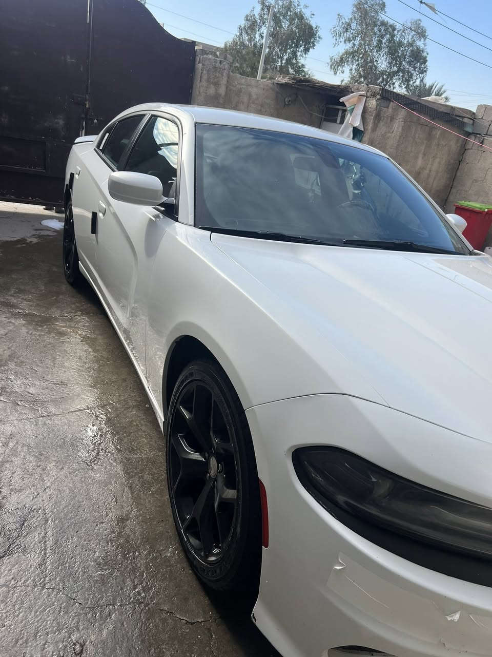 السلام عليكم جارجر 2019 كلين هنا صار صبغ الباب الأمامي ماشية 135 ميل العنوان بغداد هاتف ***********
