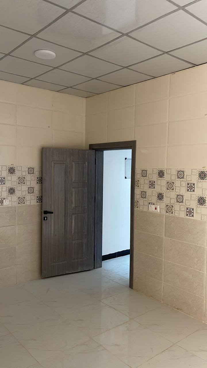 بيت الايجار جديد الديوم ال6000الاف طابقين 3غرف نوم ومطبخ واستقبال وصحيات ايجاره250قفل الاستفسار الاتصال ع الرقم ***********
